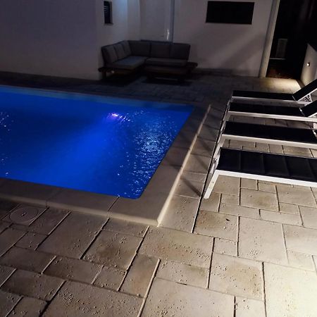 Big Swimming Pool Apartment Monvidal Pula Ngoại thất bức ảnh