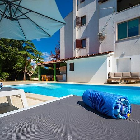 Big Swimming Pool Apartment Monvidal Pula Ngoại thất bức ảnh