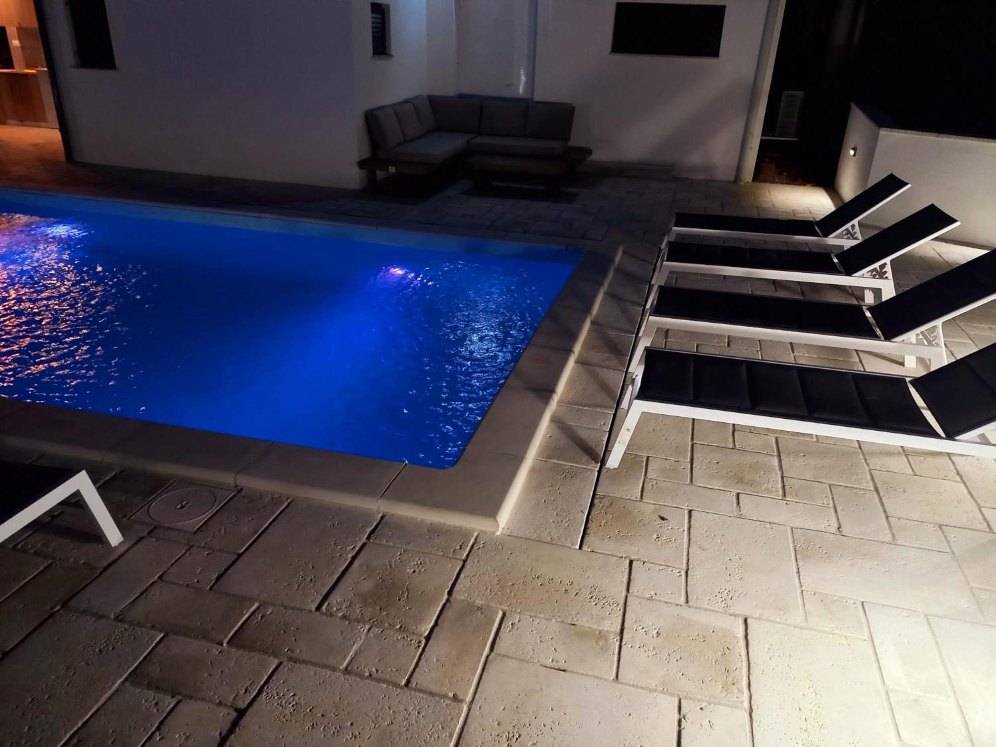 Big Swimming Pool Apartment Monvidal Pula Ngoại thất bức ảnh