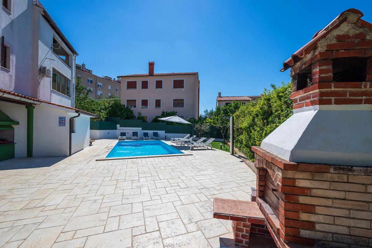 Big Swimming Pool Apartment Monvidal Pula Ngoại thất bức ảnh