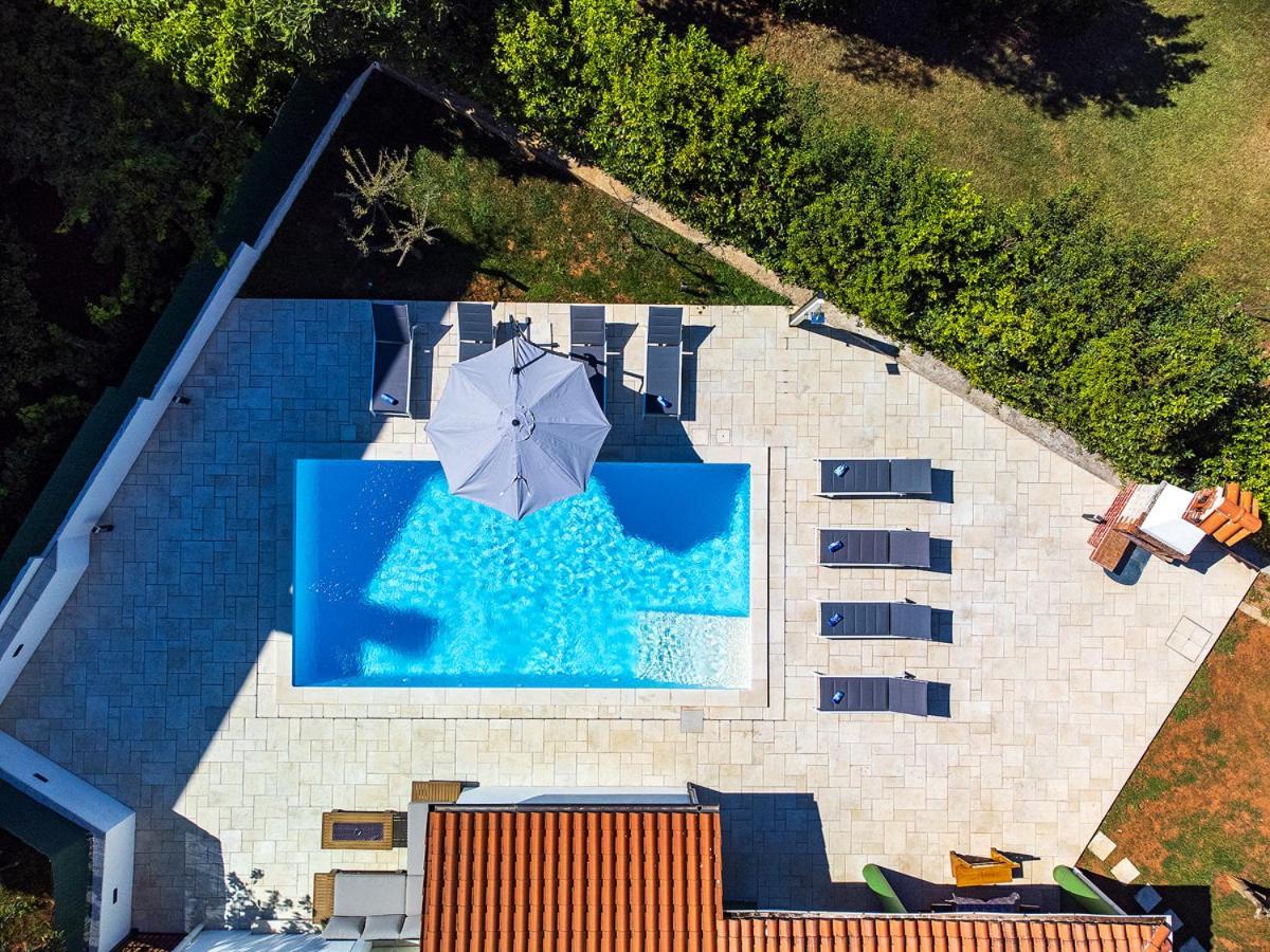 Big Swimming Pool Apartment Monvidal Pula Ngoại thất bức ảnh