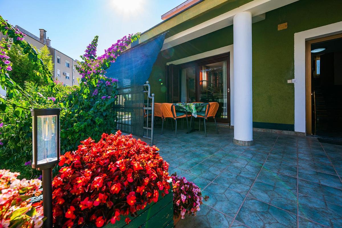 Big Swimming Pool Apartment Monvidal Pula Ngoại thất bức ảnh