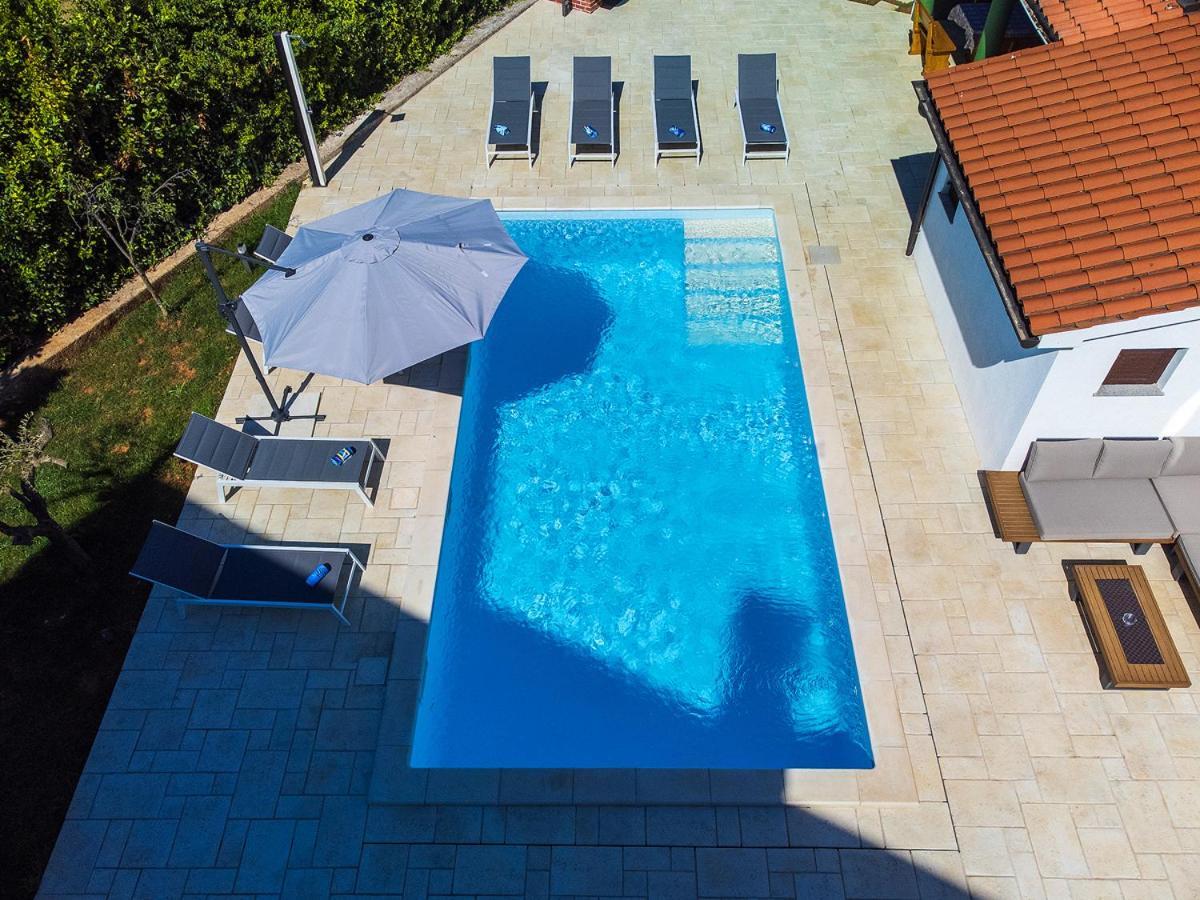 Big Swimming Pool Apartment Monvidal Pula Ngoại thất bức ảnh