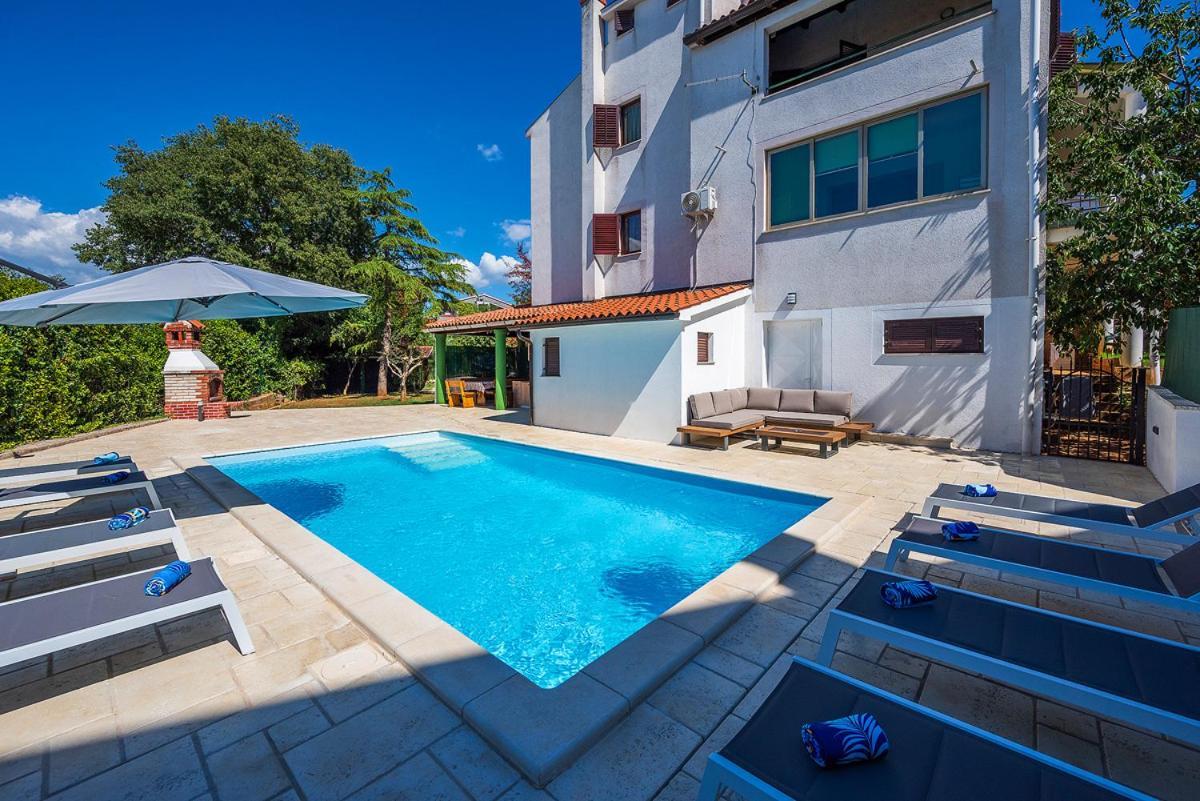Big Swimming Pool Apartment Monvidal Pula Ngoại thất bức ảnh