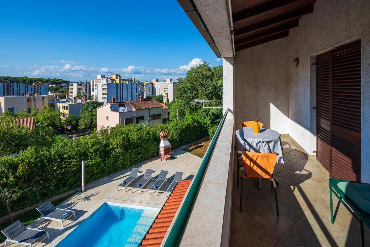 Big Swimming Pool Apartment Monvidal Pula Ngoại thất bức ảnh