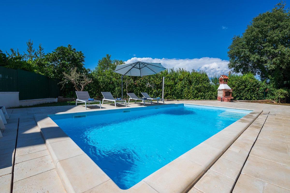 Big Swimming Pool Apartment Monvidal Pula Ngoại thất bức ảnh