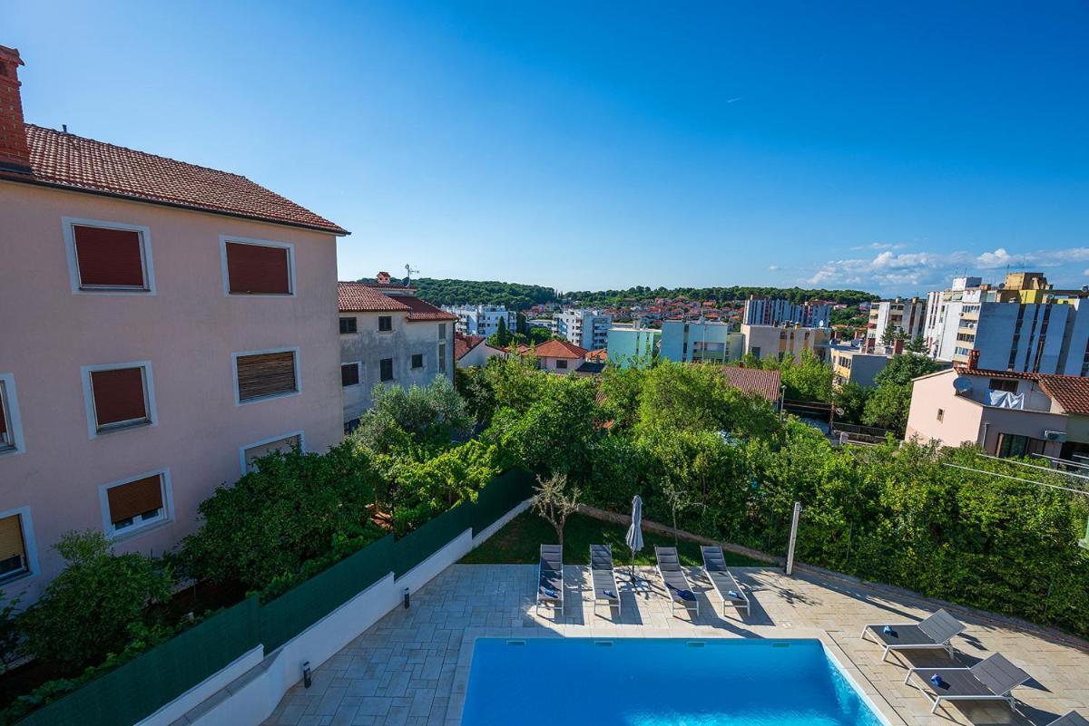 Big Swimming Pool Apartment Monvidal Pula Ngoại thất bức ảnh