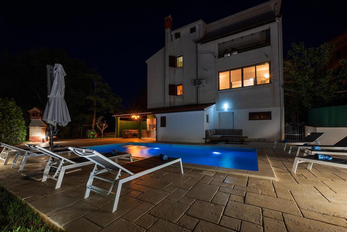 Big Swimming Pool Apartment Monvidal Pula Ngoại thất bức ảnh